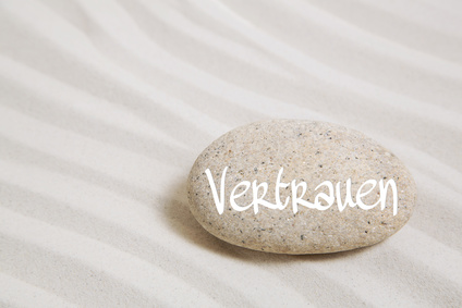 Kieselstein mit Aufschrift "Vertrauen"